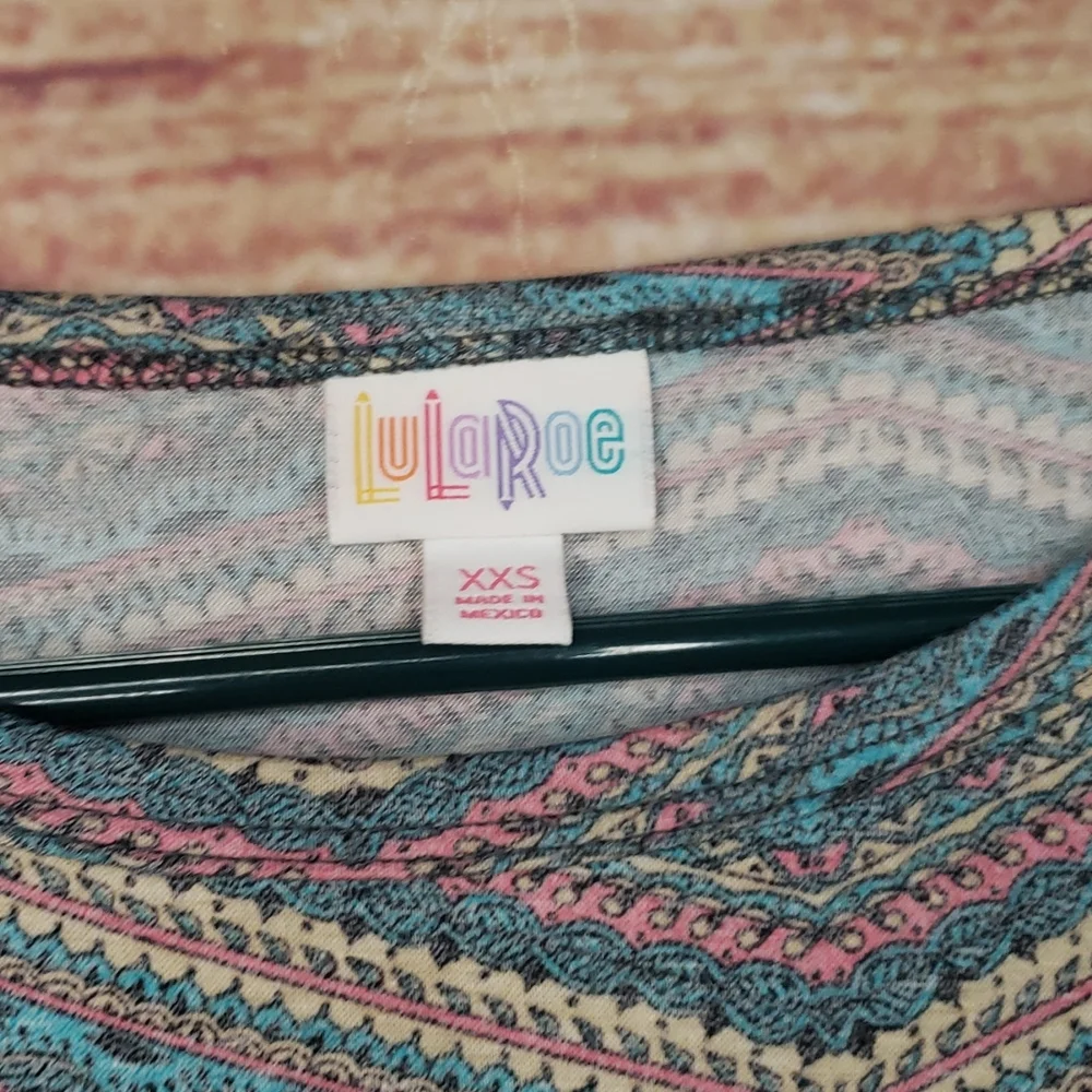 🚫⭐NWT LuLaRoe Julia Abstract Top - Picture 4 of 4